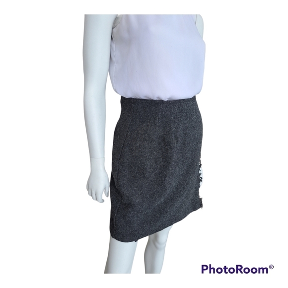 Woolrich dark grey wool mini wrap skirt with fringe edge and button closures S10 - Picture 5 of 13